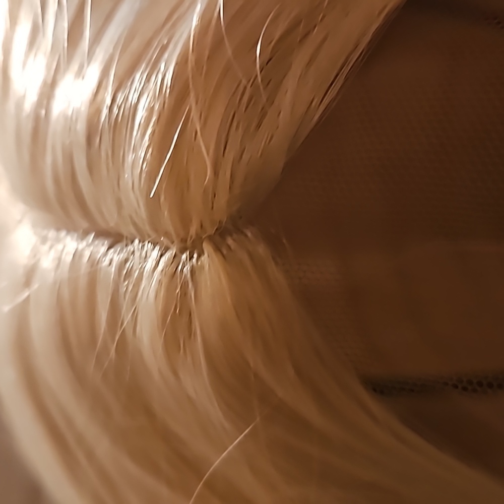 18" Synthetic blond wig - Picture 4 of 4